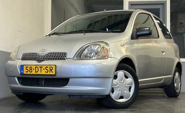 Grijs Gebruikt 1999 Toyota Yaris Sol Hatchback | € 2.495 (Eerlijke prijs) - Afbeelding 1/4