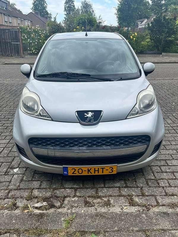 Zilver Gebruikt 2009 Peugeot 107 Hatchback | € 2.600 (Eerlijke prijs) - Afbeelding 1/4