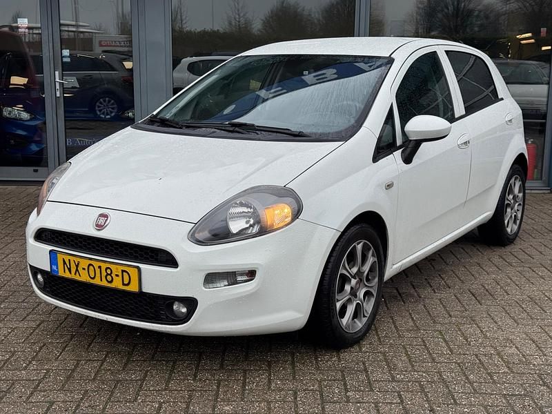 Occasion Fiat Punto Lounge 101 PK (74 kW) 2017 Wit Hatchback