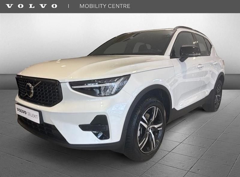 Wit (metallic) Gebruikt 2024 Volvo XC40 Plus SUV | € 39.995 (Eerlijke prijs) - Afbeelding 1/4