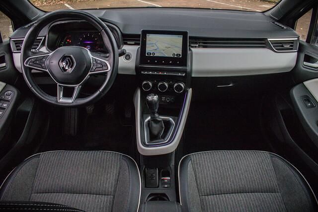 Occasion Renault Clio V Techno 93 PK (68 kW) 2023 Grijs Hatchback