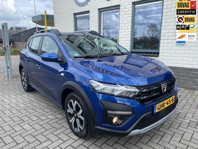 Blauw Gebruikt 2023 Dacia Sandero Expression Hatchback | € 18.500 (Eerlijke prijs) - Afbeelding 1/4