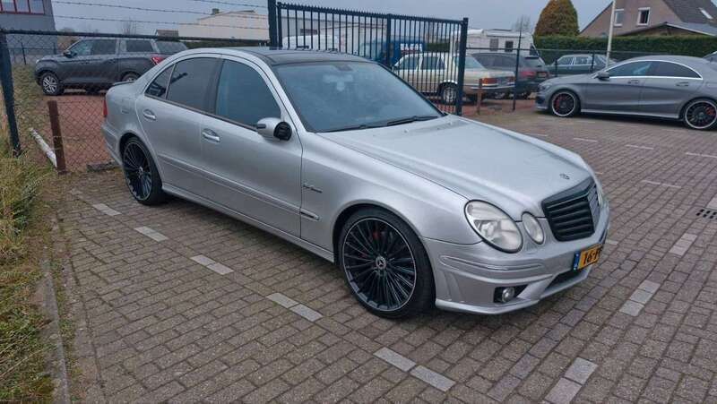 Zilver Gebruikt 2004 Mercedes E500 Avantgarde Sedan | € 7.500 (Super prijs) - Afbeelding 1/4