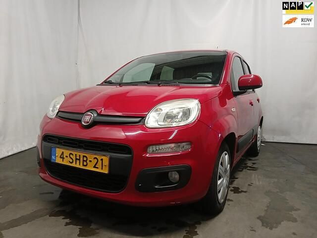 Rood Gebruikt 2013 Fiat Panda Lounge Hatchback | € 1.995 - Afbeelding 1/4