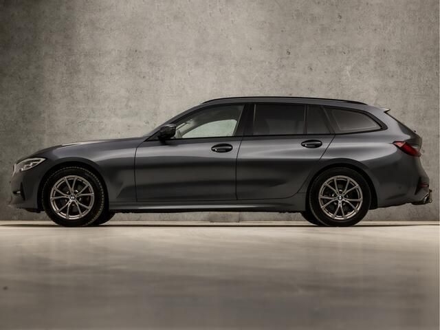 Grijs Gebruikt 2020 BMW 320 Executive Stationwagen | € 26.445 (Goede deal) - Afbeelding 1/4