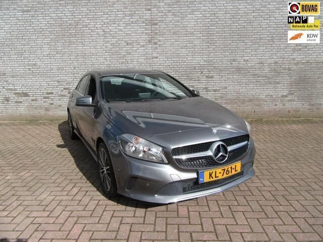 Grijs Gebruikt 2015 Mercedes A180 Ambition Hatchback | € 16.950 (Iets duurder) - Afbeelding 1/4