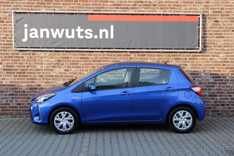 Occasion Toyota Yaris Hybrid Active 2022 Blauw Hatchback