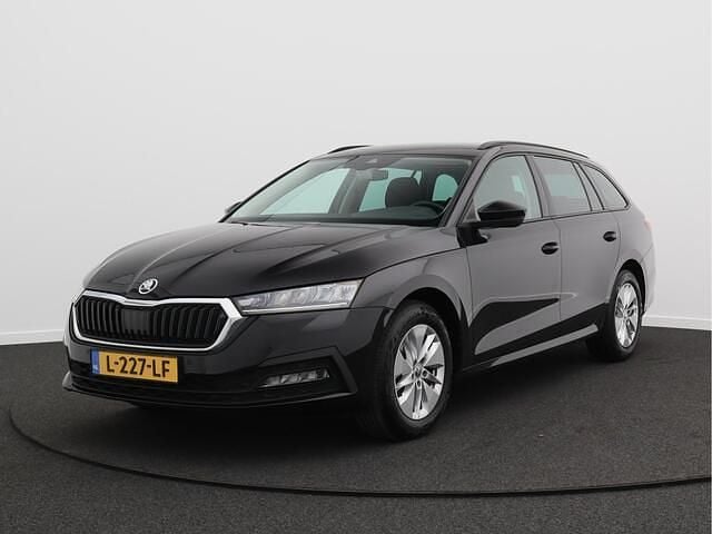 Zwart Gebruikt 2021 Skoda Octavia Business Line Stationwagen | € 18.450 (Eerlijke prijs) - Afbeelding 1/4