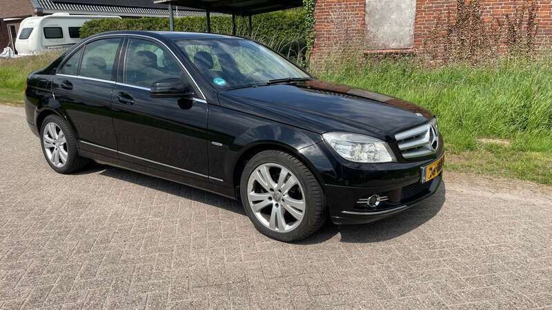 Zwart Gebruikt 2010 Mercedes C180 Sedan | € 4.950 - Afbeelding 1/4