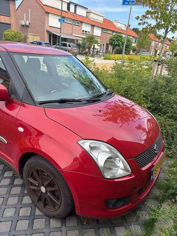 Rood Gebruikt 2008 Suzuki Swift Hatchback | € 1.500 (Super prijs) - Afbeelding 1/4