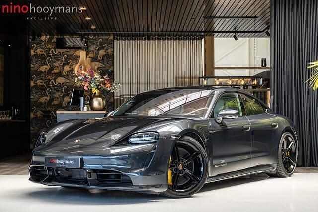 Grijs, metallic lak Gebruikt 2021 Porsche Taycan Turbo S Sedan | € 84.950 (Eerlijke prijs) - Afbeelding 1/4