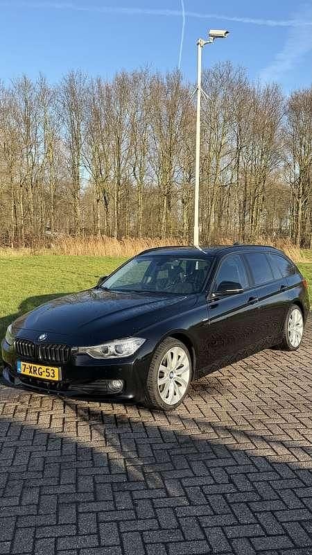 Zwart Occasion 2013 BMW 316 Executive Stationwagen | € 10.950 (Eerlijke prijs) - Afbeelding 1/4