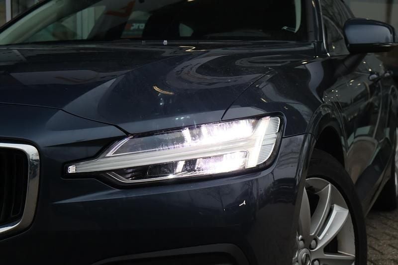 Occasion Volvo V60 Business Edition 163 PK (119 kW) 2021 Blauw Stationwagen