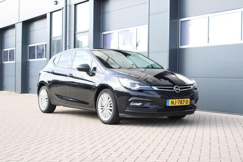 Zwart Gebruikt 2017 Opel Astra Hatchback | € 10.950 (Eerlijke prijs) - Afbeelding 1/4