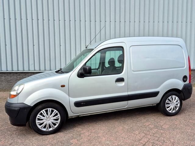 Grijs Gebruikt 2004 Renault Kangoo Komfort MPV | € 3.995 (Eerlijke prijs) - Afbeelding 1/4