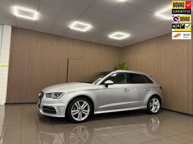 Grijs Gebruikt 2015 Audi A3 Sportback S-Line Hatchback | € 16.975 - Afbeelding 1/4