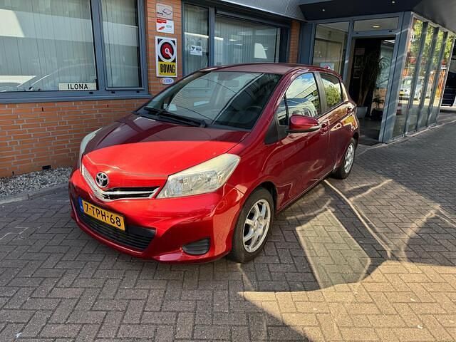 Rood Gebruikt 2014 Toyota Yaris Hatchback | € 7.999 (Goede deal) - Afbeelding 1/4