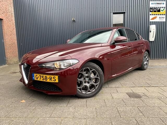 Rood, metallic lak Gebruikt 2019 Alfa Romeo Giulia Super Sedan | € 23.750 (Super prijs) - Afbeelding 1/4