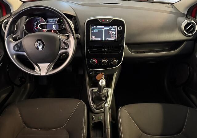 Occasion Renault Clio GrandTour LIMITED 90 PK (66 kW) 2016 Rood Stationwagen