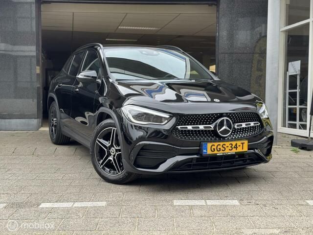 Zwart Gebruikt 2023 Mercedes GLA200 AMG line SUV | € 39.950 (Eerlijke prijs) - Afbeelding 1/4