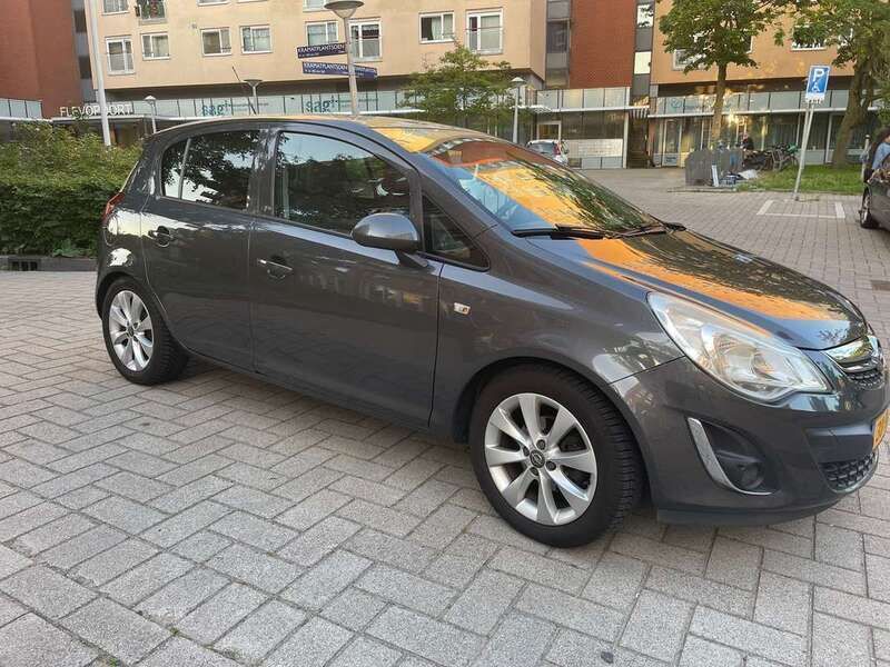 Grijs Gebruikt 2012 Opel Corsa Hatchback | € 5.300 (Eerlijke prijs) - Afbeelding 1/4