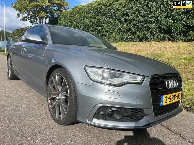 Grijs, metallic lak Gebruikt 2013 Audi A6 S-Line Sedan | € 14.950 (Eerlijke prijs) - Afbeelding 1/4