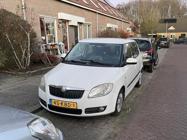 Gebruikt 2009 Skoda Fabia | € 1.100 - Afbeelding 1/4