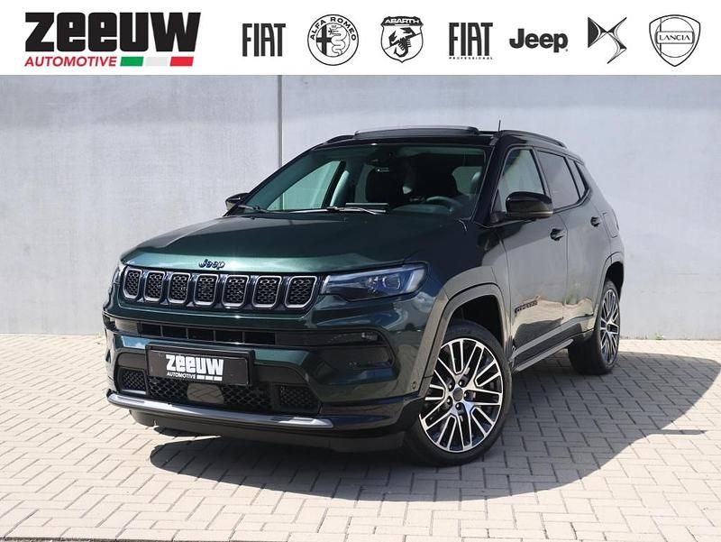 Groen, metallic lak Gebruikt 2024 Jeep Compass Summit SUV | € 44.900 - Afbeelding 1/4