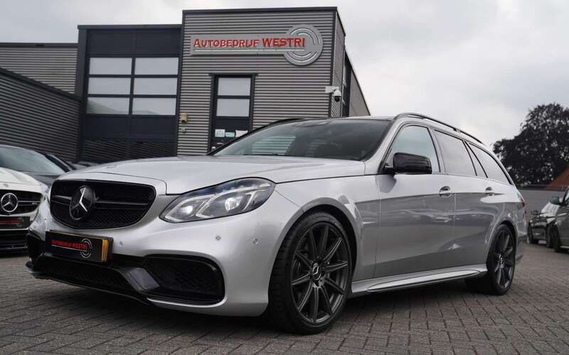 Grijs, metallic lak Gebruikt 2013 Mercedes E63 AMG AMG Stationwagen | € 36.995 - Afbeelding 1/4