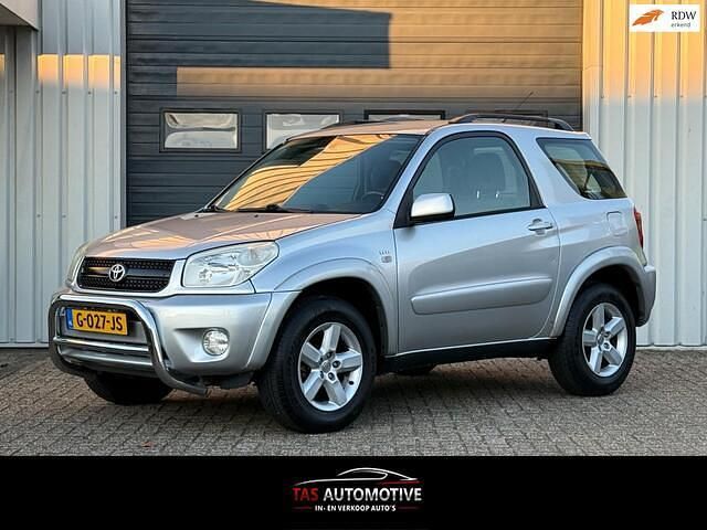 Grijs (metallic) Occasion 2004 Toyota RAV4 Sol SUV | € 6.950 (Eerlijke prijs) - Afbeelding 1/4