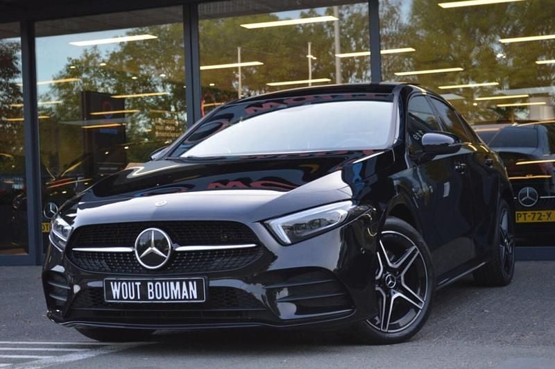 Zwart Gebruikt 2021 Mercedes A250 AMG Sedan | € 32.900 (Iets duurder) - Afbeelding 1/4