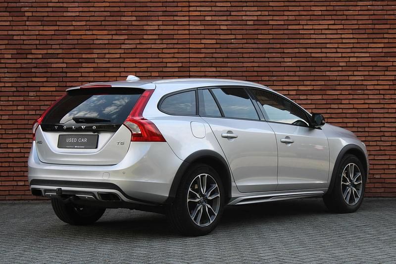 Occasion Volvo V60 CC 245 PK (180 kW) 2018 Grijs Stationwagen
