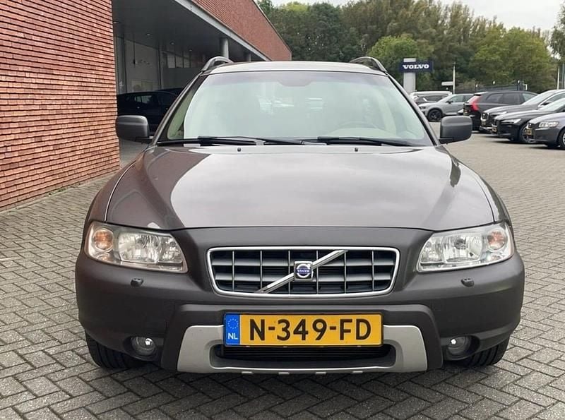 Bruin (metallic) Gebruikt 2006 Volvo XC70 Momentum Stationwagen | € 12.000 - Afbeelding 1/4