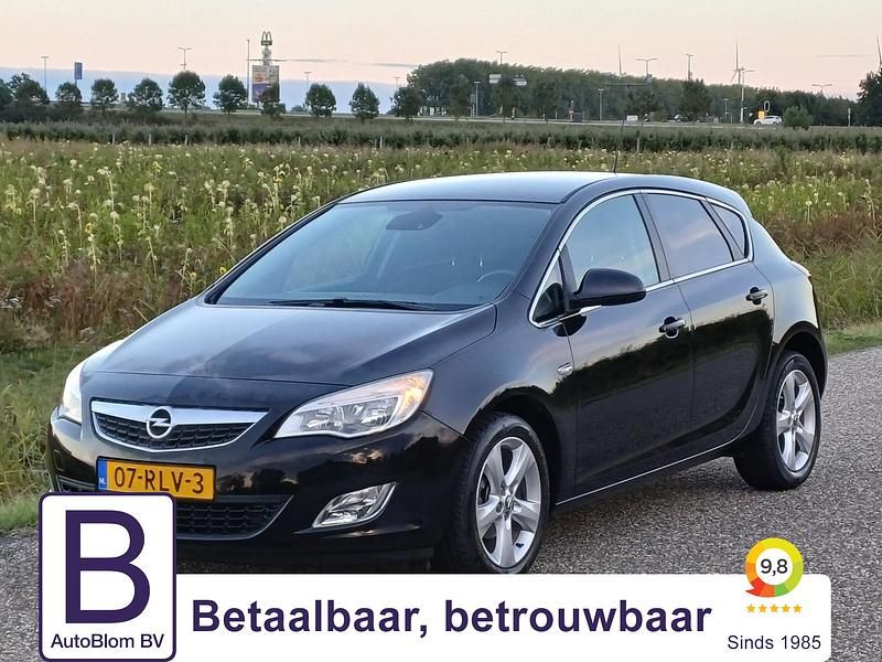 Zwart Gebruikt 2011 Opel Astra Edition Hatchback | € 5.725 (Eerlijke prijs) - Afbeelding 1/4