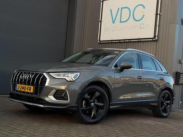 Grijs Gebruikt 2019 Audi Q3 S-Line SUV | € 25.900 (Goede deal) - Afbeelding 1/4
