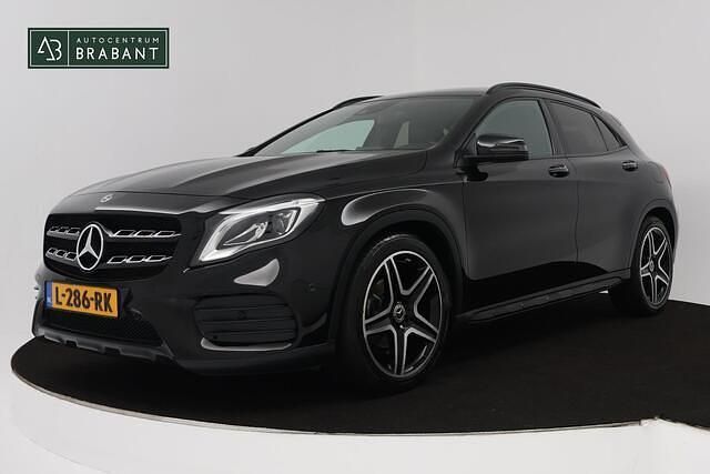 Zwart, metallic lak Gebruikt 2017 Mercedes GLA200 Premium Plus SUV | € 19.945 (Eerlijke prijs) - Afbeelding 1/4