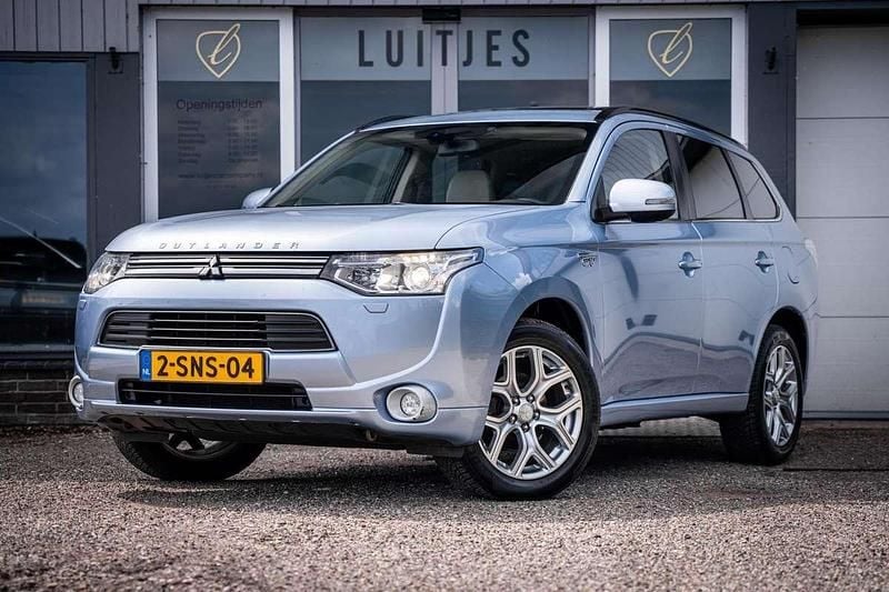 Blauw Gebruikt 2013 Mitsubishi Outlander P-HEV Instyle SUV | € 8.900 (Eerlijke prijs) - Afbeelding 1/4