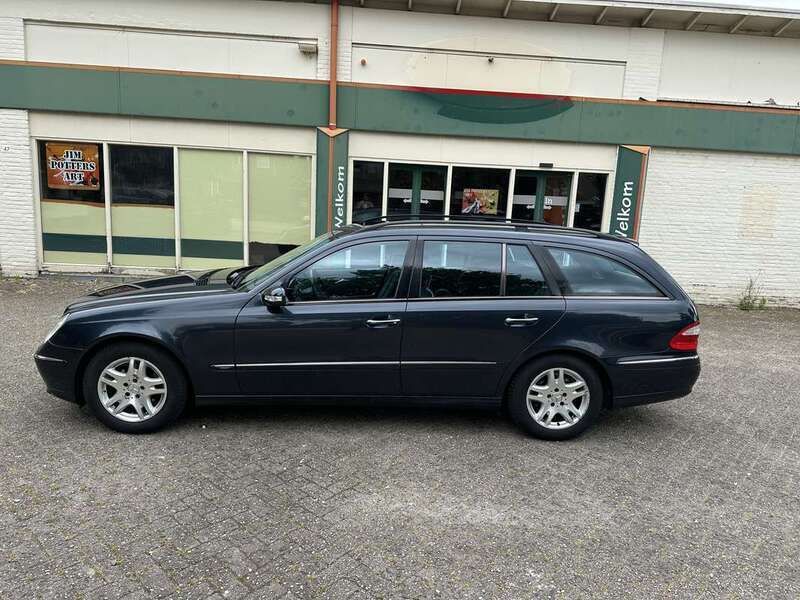 Zwart Gebruikt 2004 Mercedes E240 Avantgarde Stationwagen | € 6.950 (Iets duurder) - Afbeelding 1/4