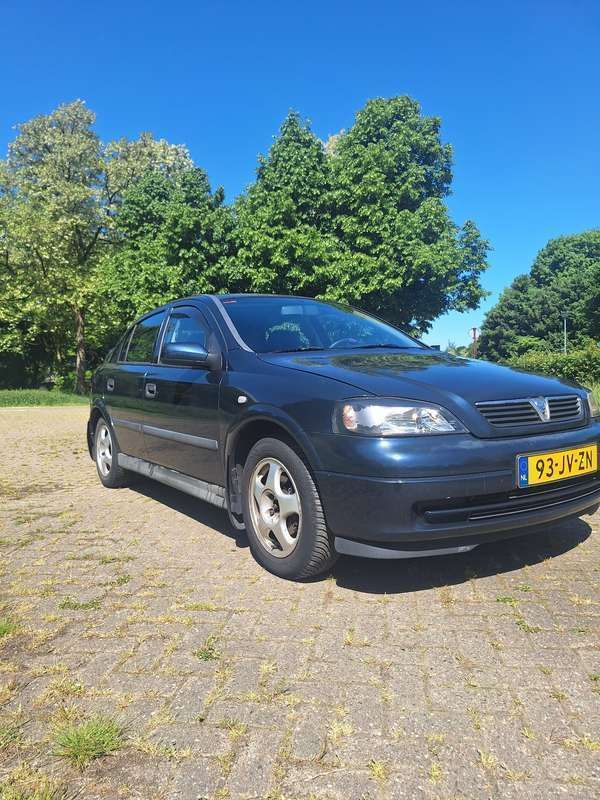 Blauw Gebruikt 2002 Opel Astra Edition Hatchback | € 1.500 (Eerlijke prijs) - Afbeelding 1/4