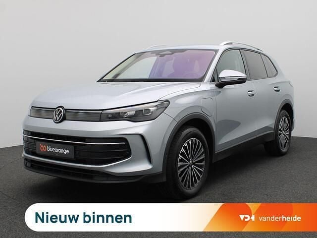 Grijs Occasion 2025 VW Tiguan Edition SUV | € 45.900 (Goede deal) - Afbeelding 1/4