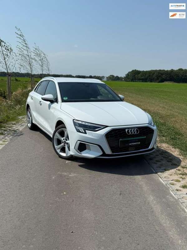 Wit Gebruikt 2021 Audi A3 Sportback e-tron S-Line Sedan | € 26.499 (Super prijs) - Afbeelding 1/4