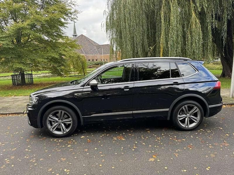 Zwart Gebruikt 2019 VW Tiguan R SUV | € 23.000 (Eerlijke prijs) - Afbeelding 1/4