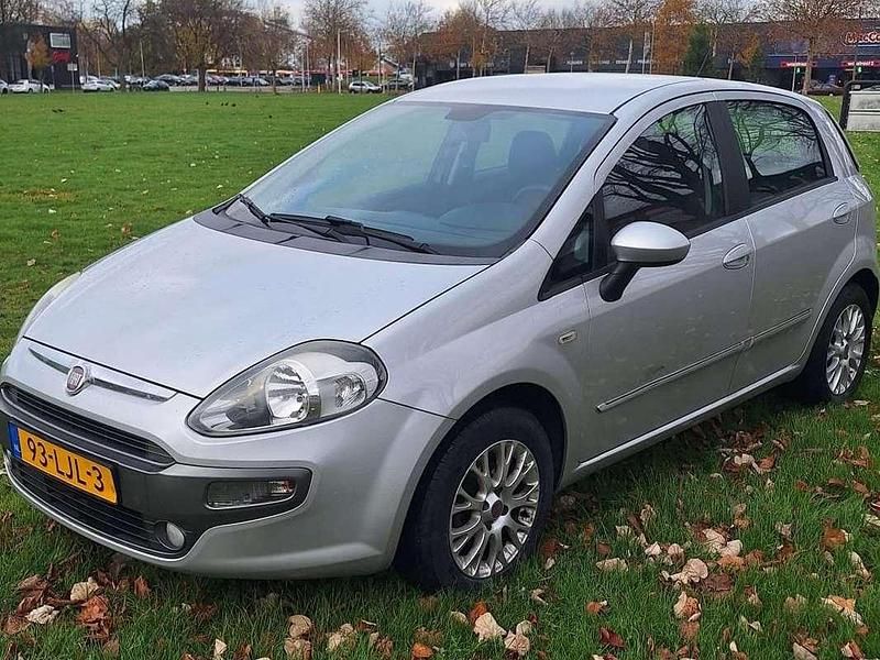 Zilver Gebruikt 2010 Fiat Punto Evo Dynamic Hatchback | € 3.995 (Eerlijke prijs) - Afbeelding 1/4