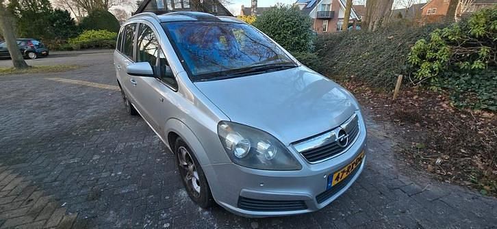 Gebruikt 2005 Opel Zafira MPV | € 2.000 (Iets duurder) - Afbeelding 1/4