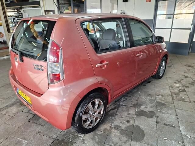 Occasion Daihatsu Sirion 87 PK (63 kW) 2005 Rood Hatchback