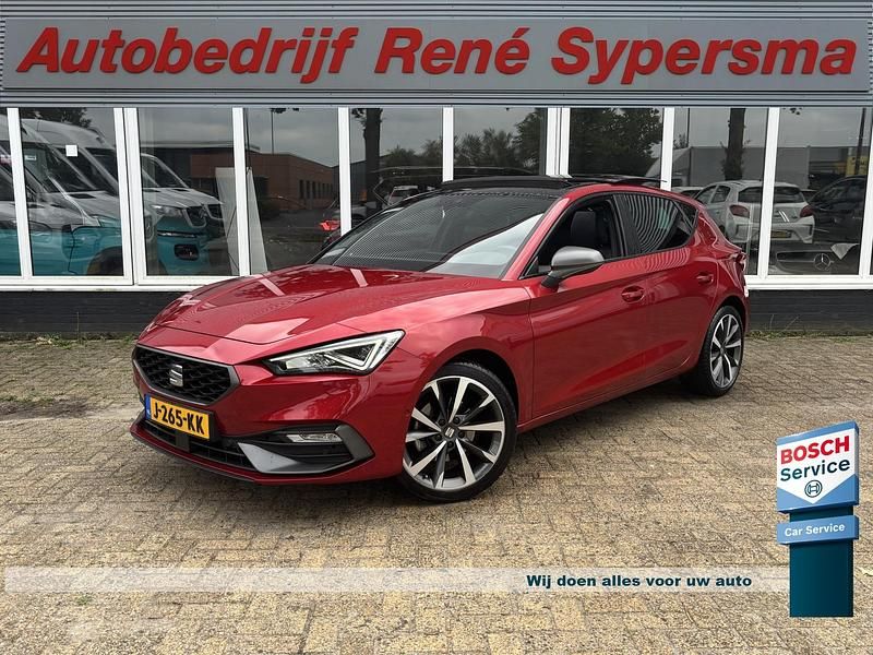Rood Occasion 2020 Seat Leon FR Hatchback | € 19.445 (Duur) - Afbeelding 1/4