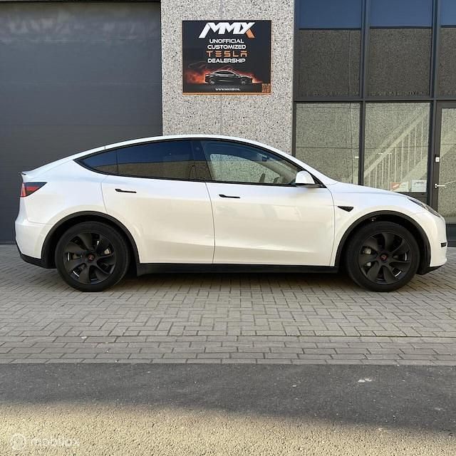Wit Gebruikt 2024 Tesla Model Y RWD SUV | € 33.999 (Eerlijke prijs) - Afbeelding 1/2