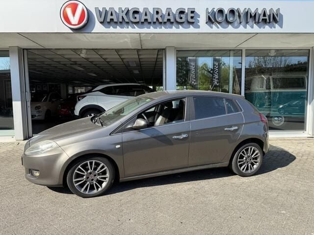 Bruin Gebruikt 2010 Fiat Bravo Dynamic Hatchback | € 2.950 (Eerlijke prijs) - Afbeelding 1/4