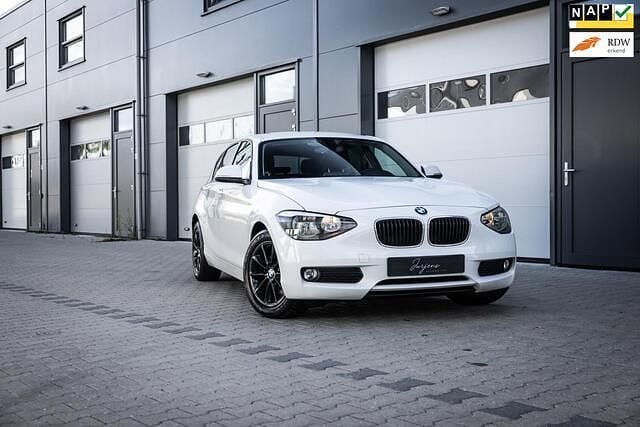 Wit Gebruikt 2013 BMW 116 Sport Line Hatchback | € 6.900 (Super prijs) - Afbeelding 1/4