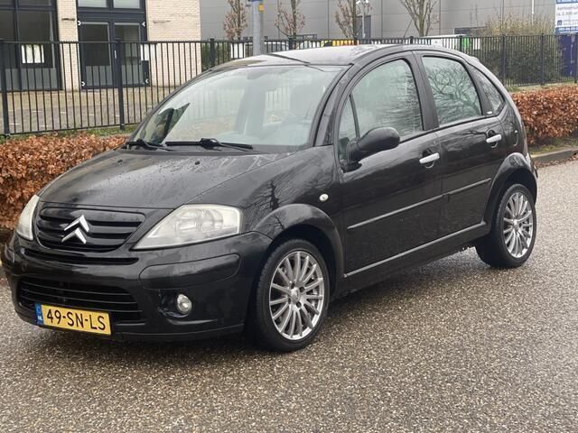 Zwart Gebruikt 2006 Citroën C3 Exclusive Hatchback | € 2.450 (Eerlijke prijs) - Afbeelding 1/4